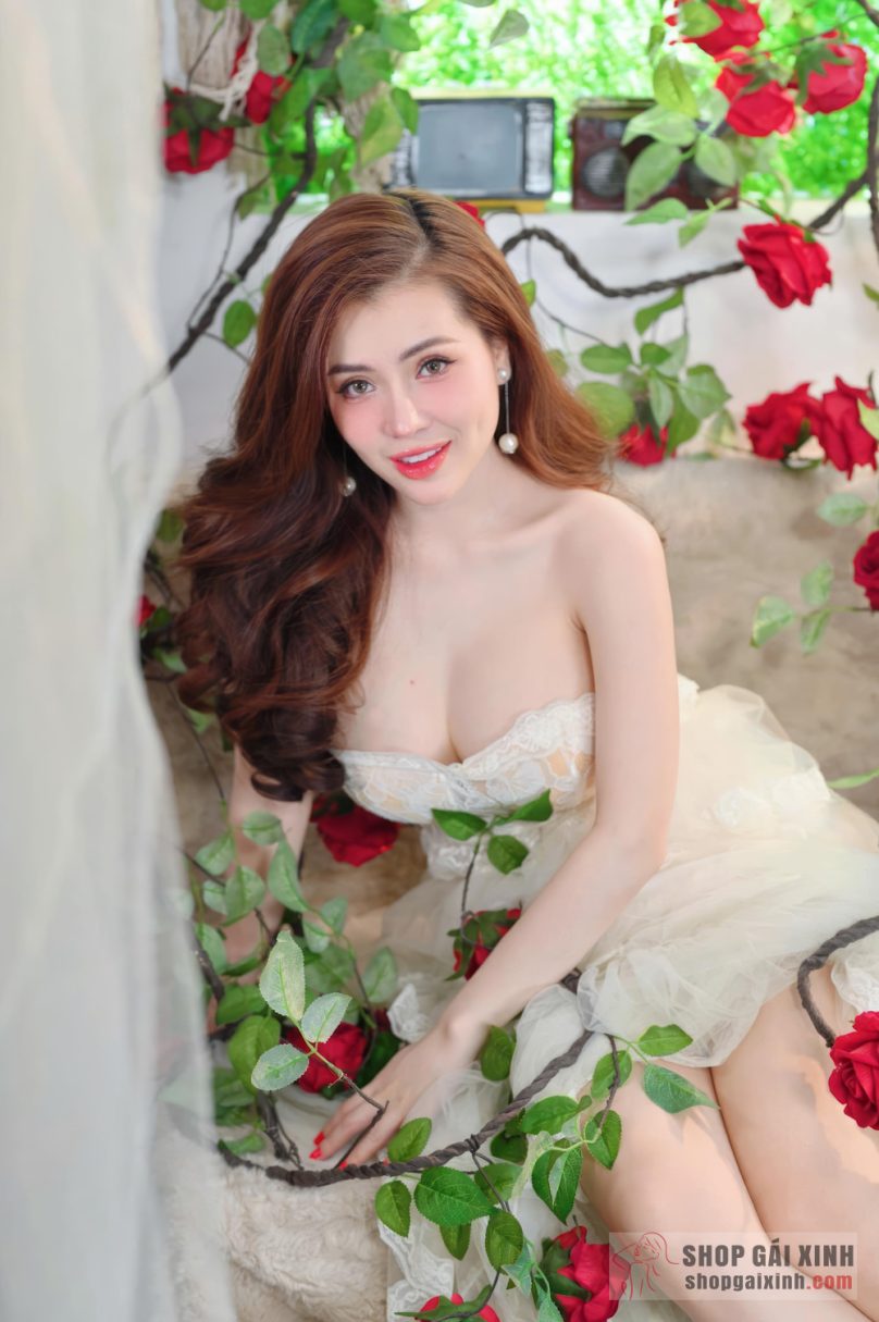 Cùng xem loạt ảnh sexy nóng bỏng khoe dáng cực nuột của DJ Kat