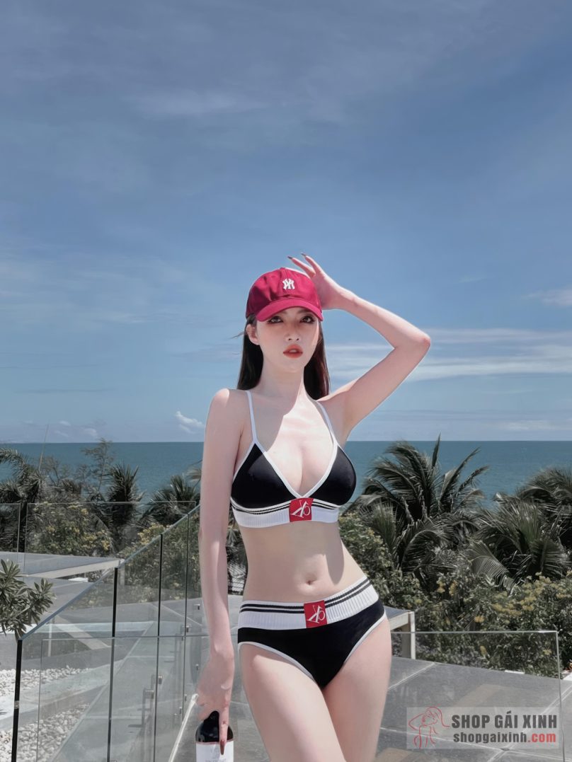 Đồng Thảo My khoe thân hình “cực cháy” trong loạt ảnh bikini