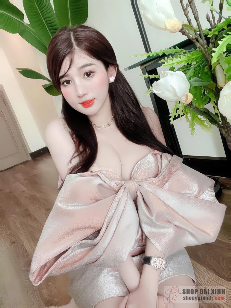 Hot girl 2k Huỳnh Mai Linh sỡ hữu gương mặt thiên thần body nóng bỏng