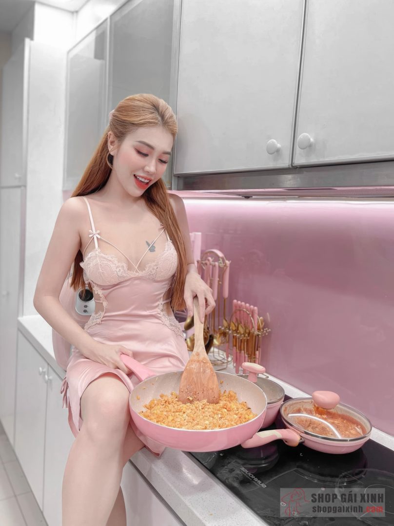 Pinky Bảo Trân của Ghiền Mì Gõ khoe loạt ảnh bikini nóng bỏng 2023 