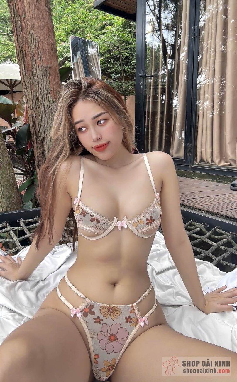 Hot girl Onlyfan Kiều Oanh sở hữu body nóng bỏng cực căng