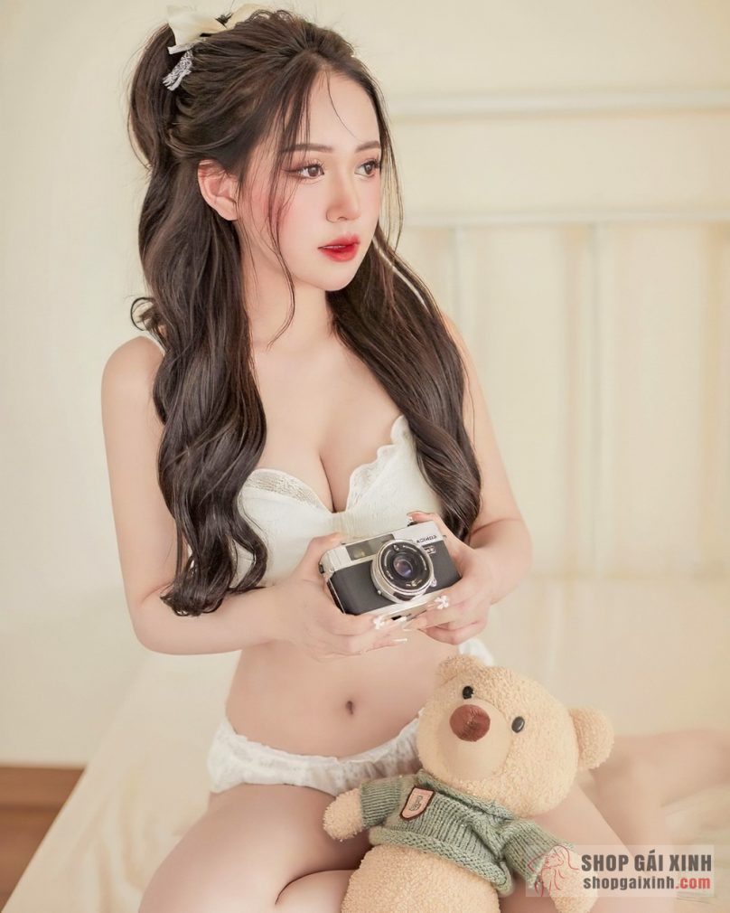 Thùy Trang gái xinh 2k6 thân hình ngày càng nảy nở, nóng bỏng