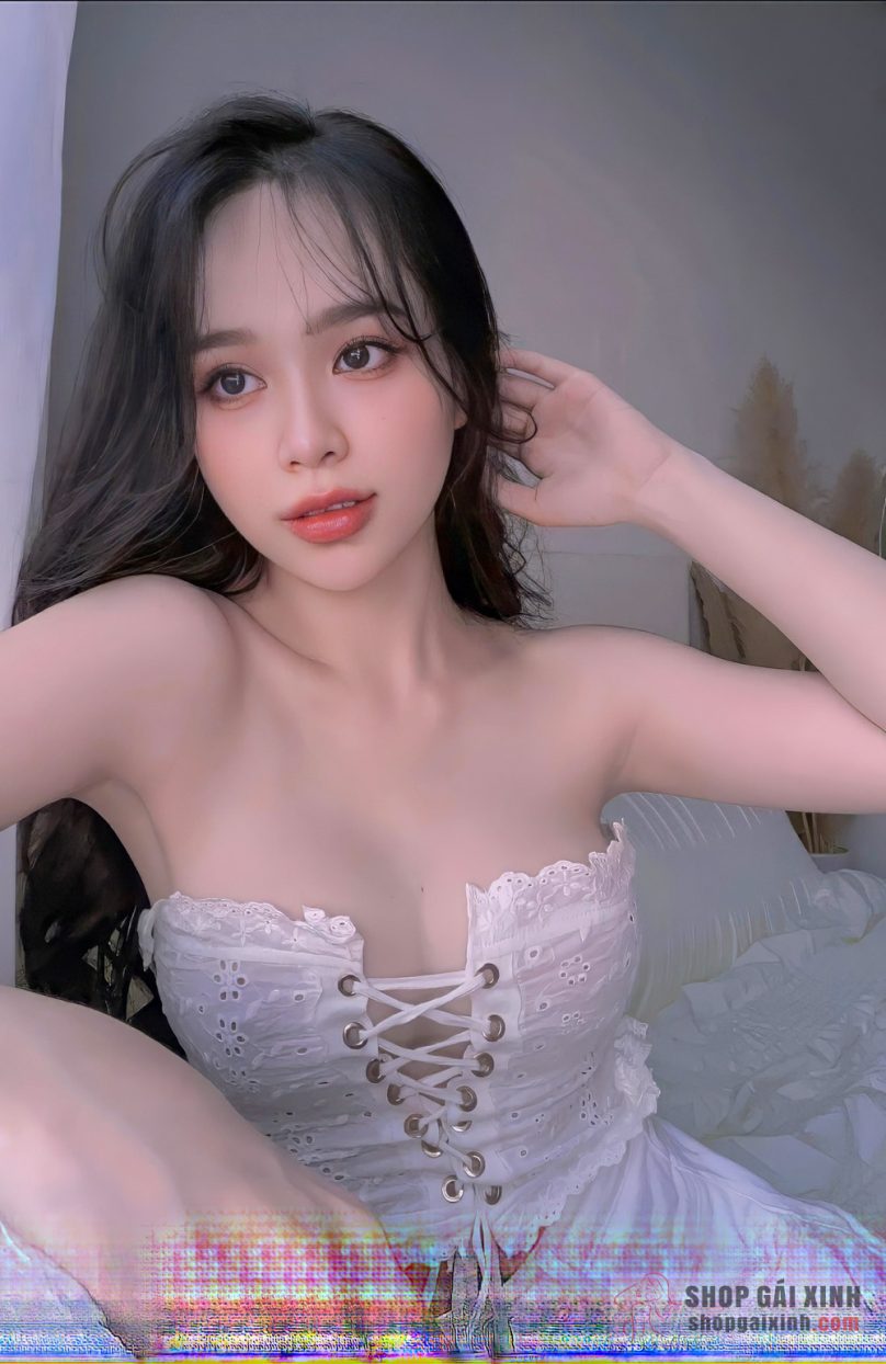 Hot girl Trịnh Phước Hiền khoe thân hình đẫy đà, nóng bỏng