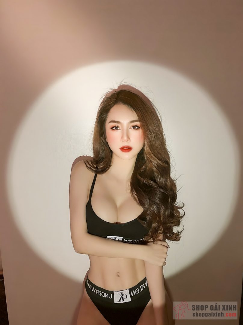 DJ Yuu Quỳnh Nhi ngày càng xinh đẹp, quyến rũ và sexy hơn