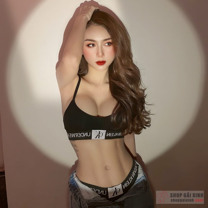 DJ Yuu Quỳnh Nhi ngày càng xinh đẹp, quyến rũ và sexy hơn