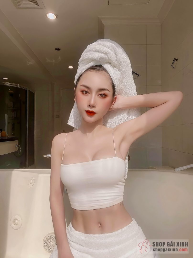 DJ Yuu Quỳnh Nhi ngày càng xinh đẹp, quyến rũ và sexy hơn