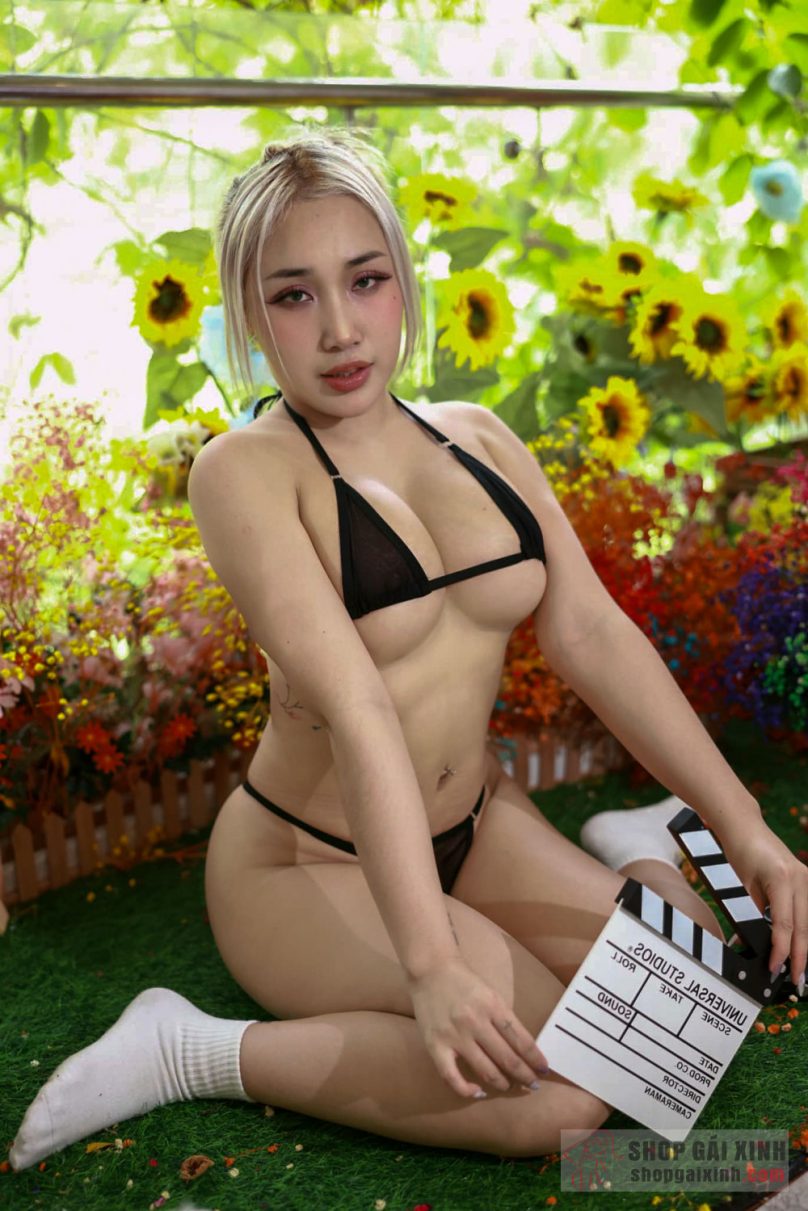 Cùng chiêm ngưỡng thân hình siêu sexy, thiêu đốt mọi ánh mắt của gái xinh Onlyfans Dương Nguyệt Cầm