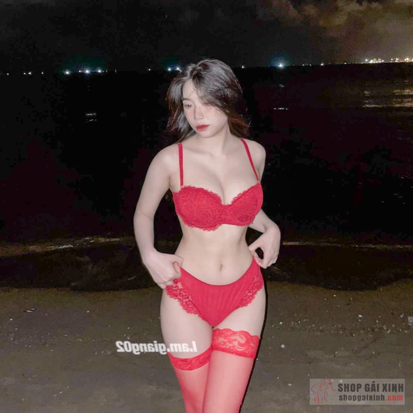 Cùng xem những hình ảnh hot girl Trà Giang Yylive show vòng ngực, vòng 3 cực khủng