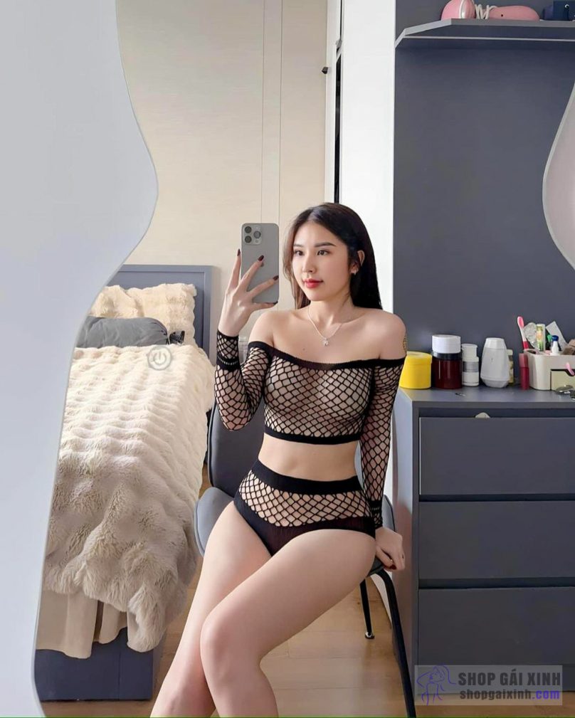 Đan Phượng cô chủ xinh đẹp sexy của Đan Phượng Shop bikini, đồ ngủ