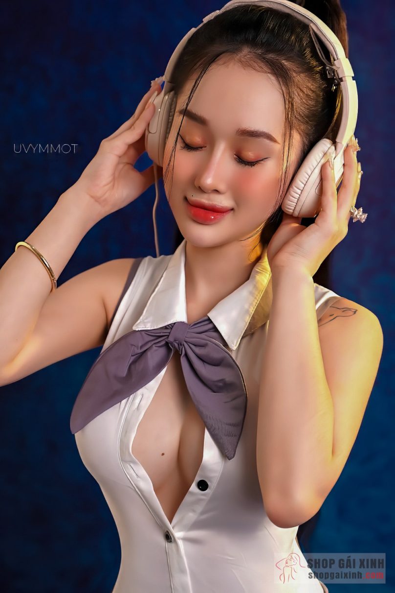 Nguyễn Tuyết Nhung: Hot Girl xinh đẹp, nóng bỏng nổi bật của giới Trẻ 