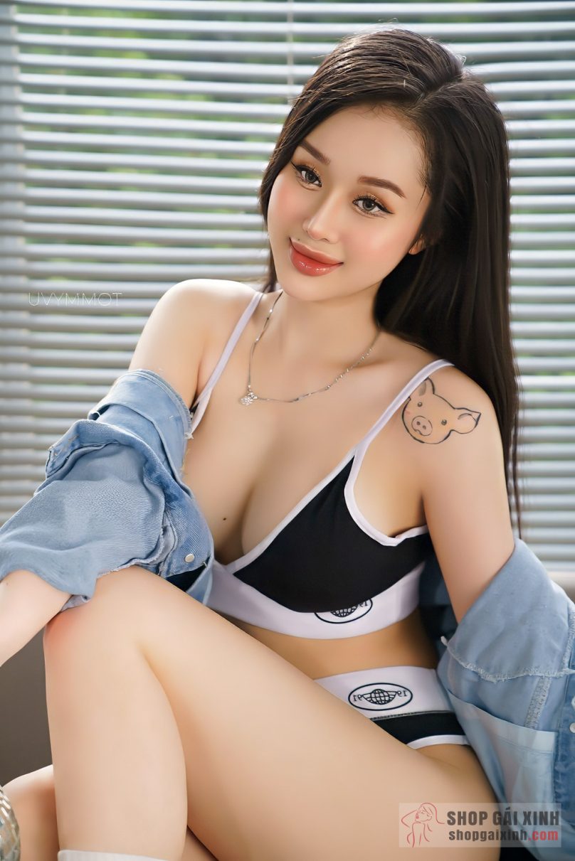 Bộ ảnh hot girl Nguyễn Tuyết Nhung khoe thân hình quyến rũ nóng bỏng